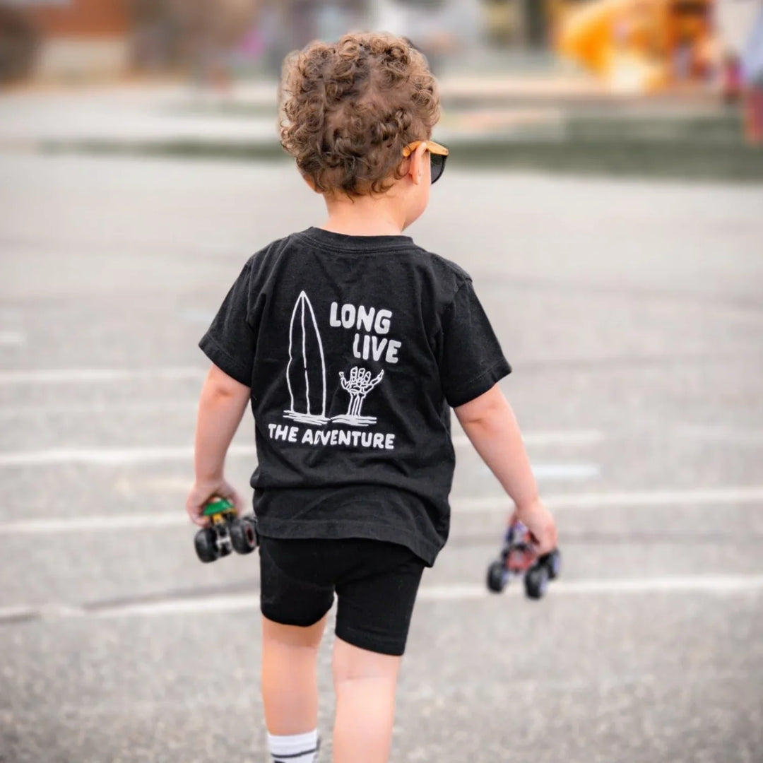 100% ORGANIC COTTON LONG LIVE THE ADVENTURE TEE - BLACK